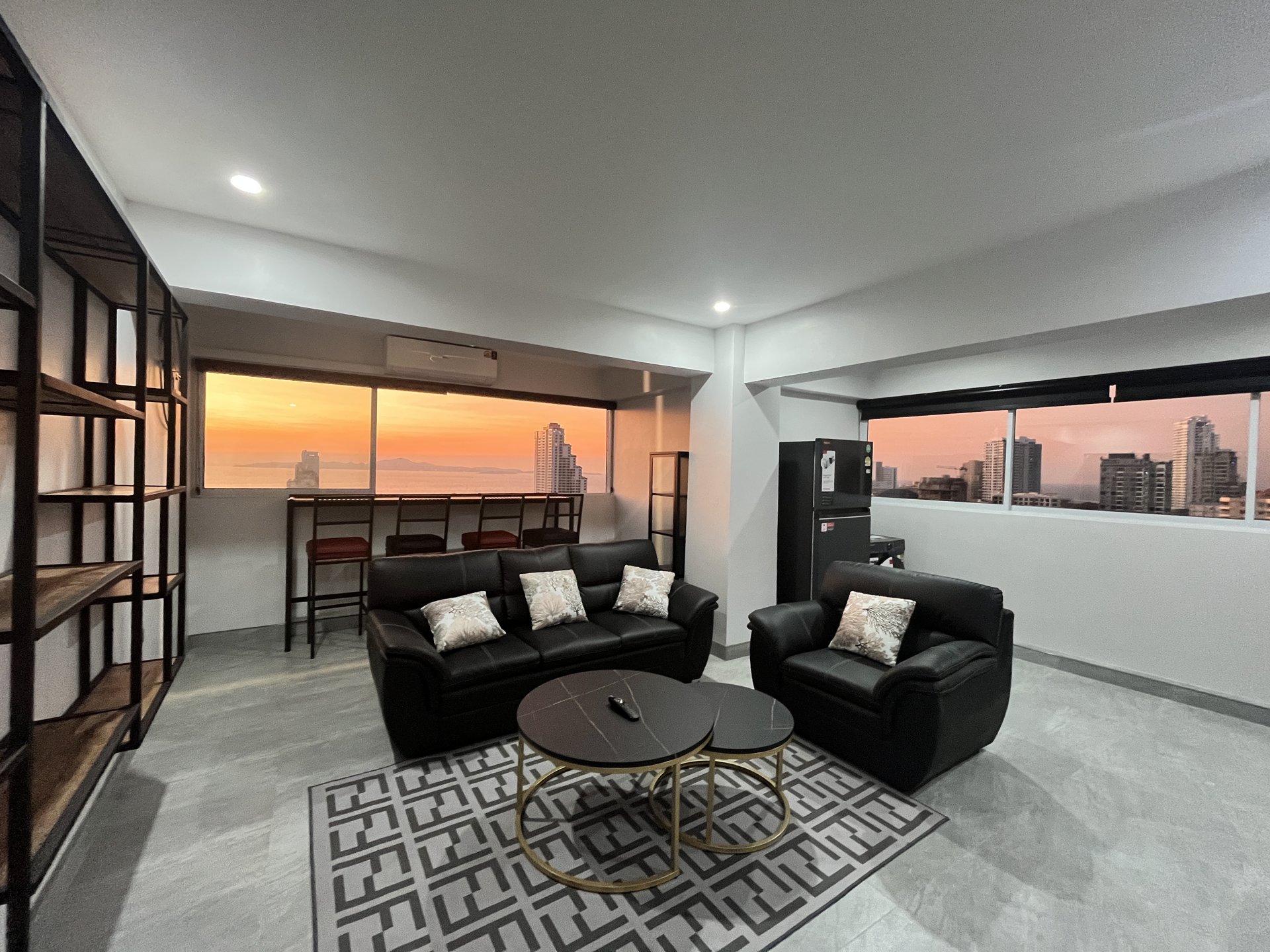 Condo 2 chambres vue mer Sombat Pratamnak